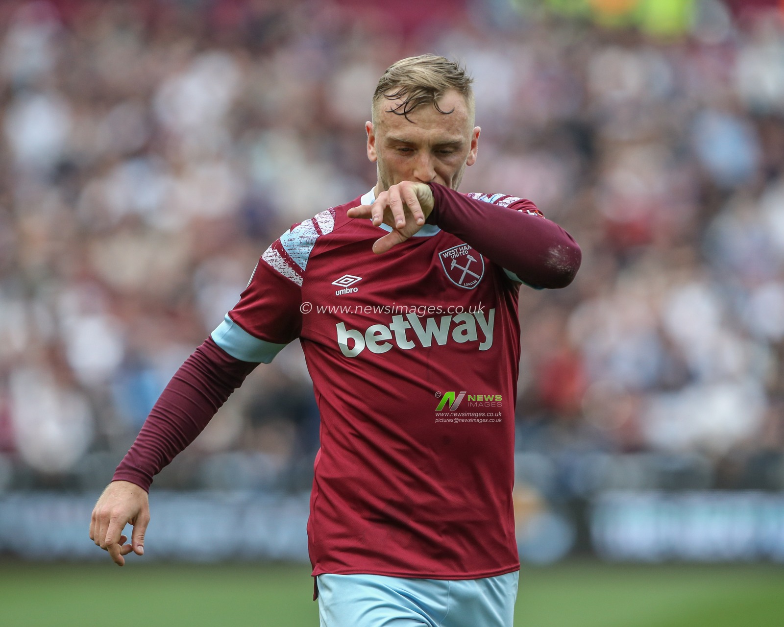 Jarrod Bowen #20 of West Ham United during the Premier League match West Ham United vs Arsenal at London Stadium, London, United Kingdom, 16th April 2023

(Photo by Arron Gent/News Images)