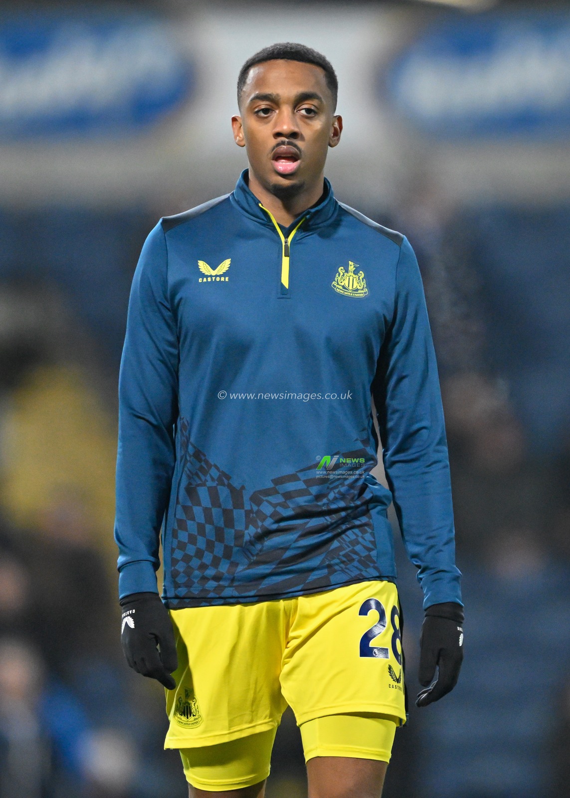 Joe Willock of Newcastle United warms up ahead of the match, during the Emirates FA Cup 5th Round match Blackburn Rovers vs Newcastle United at Ewood Park, Blackburn, United Kingdom, 27th February 2024

(Photo by Cody Froggatt/News Images)
