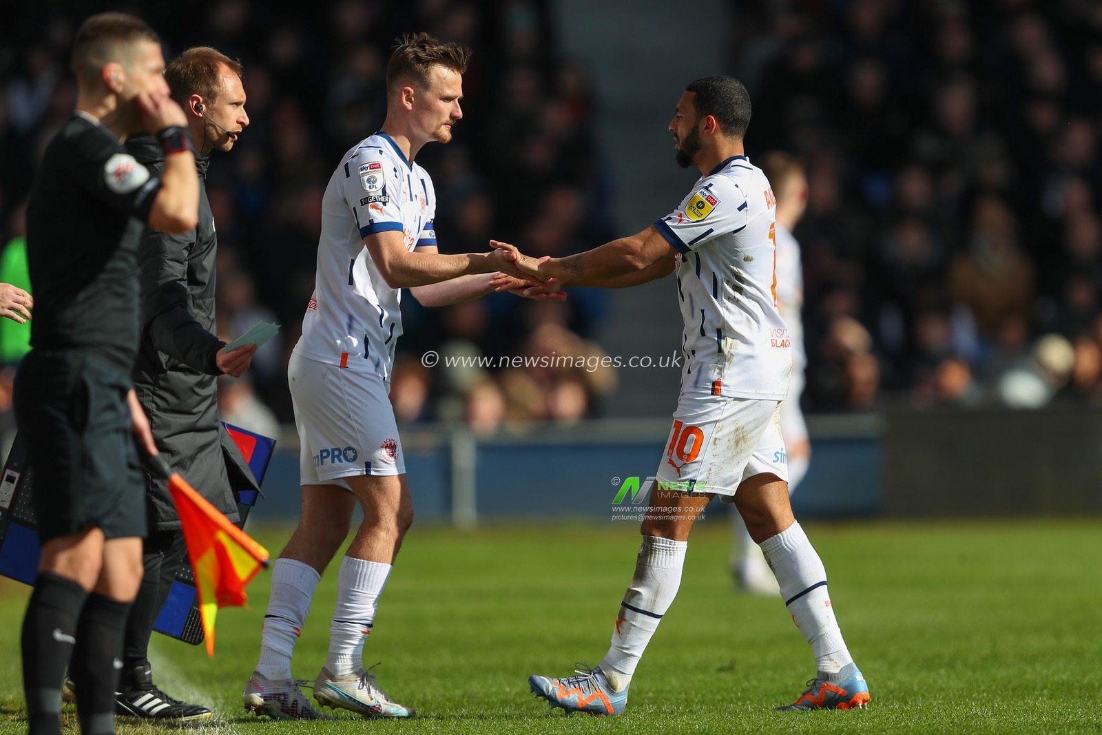 Callum Connolly #2 of Blackpool comes on for Keshi Anderson #10 of Blackpool during the Sky Bet Championship match Luton Town vs Blackpool at Kenilworth Road, Luton, United Kingdom, 10th April 2023

(Photo by Gareth Evans/News Images)
