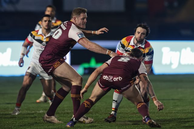 Leon Ruan of Bradford Bulls looks to pass Tristan Powell of Huddersfield Giants during the Betfred Super League Round 5 match Bradford Bulls vs Huddersfield Giants at Odsal Stadium, Bradford, United Kingdom on 20 March 2026

(Photo by Mark Cosgrove/News Images)