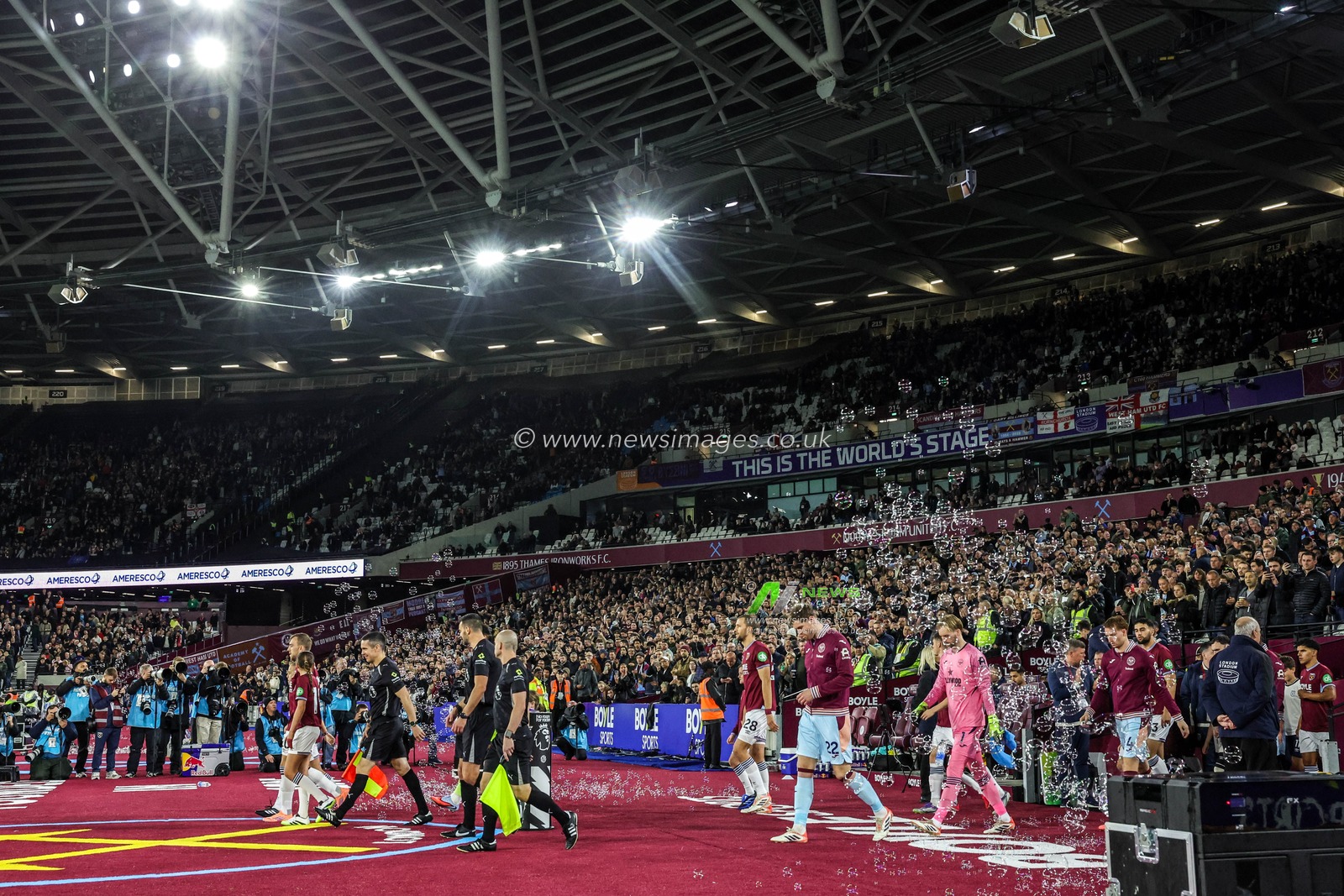 The teams come out for the game during the Premier League match West Ham United vs Brentford at London Stadium, London, United Kingdom, 20th October 2025

(Photo by Mark Cosgrove/News Images)