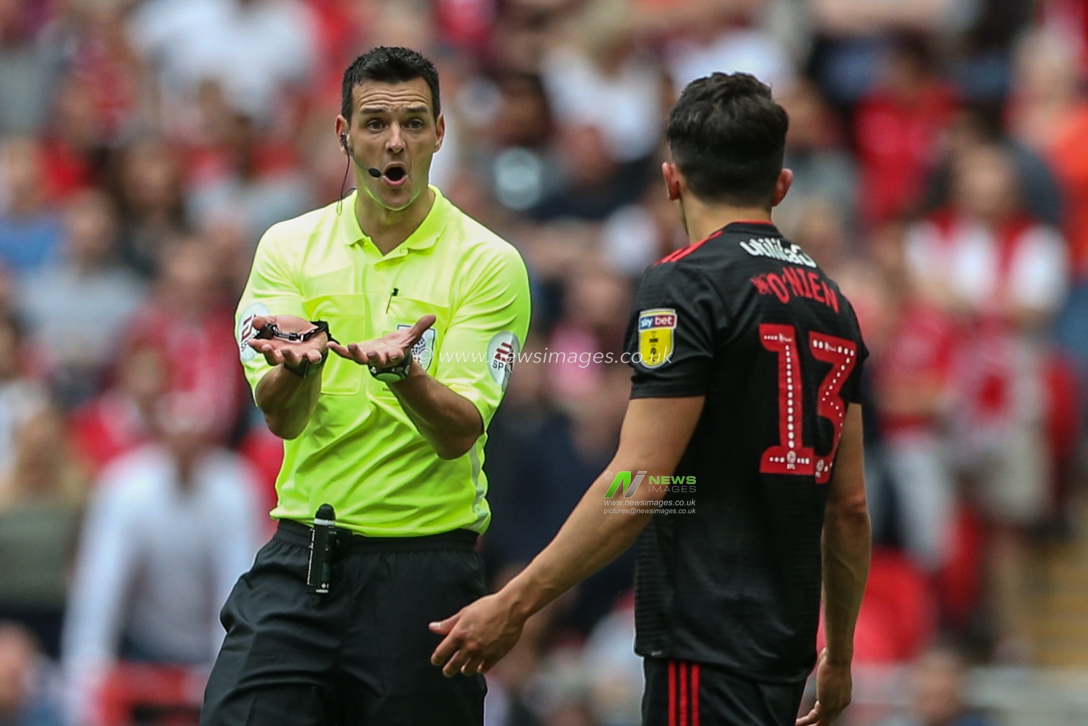 26th May 2019 , Wembley Stadium, London, England ; Sky Bet League 1 Playoff Final , Charlton Athletic vs Sunderland ; referee Andy Madley tells Luke O'Nien (13) of Sunderland thatâ€™s Joe Aribo (17) of charlton got the ball first 


Credit: Mark Cosgrove/News Images 


English Football League images are subject to DataCo Licence