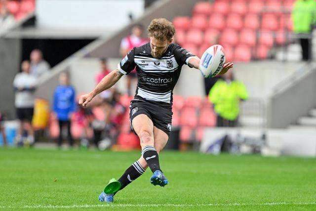 Ben Reynolds of Hull FC converts make it 4-6 Hull during the Betfred Super League Round 16 match Salford Red Devils vs Hull FC at Salford Community Stadium, Eccles, United Kingdom, 7th July 2024

(Photo by Cody Froggatt/News Images)