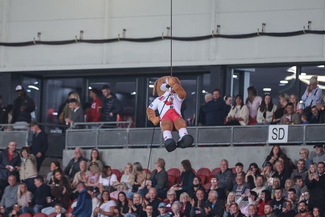 St Helens mascot Boots abseils off the roof with help of the Royal Marines to deliver the match ball during the Betfred Super League Round 25 match St Helens vs Wigan Warriors at Totally Wicked Stadium, St Helens, United Kingdom, 5th September 2025

(Photo by Mark Cosgrove/News Images)