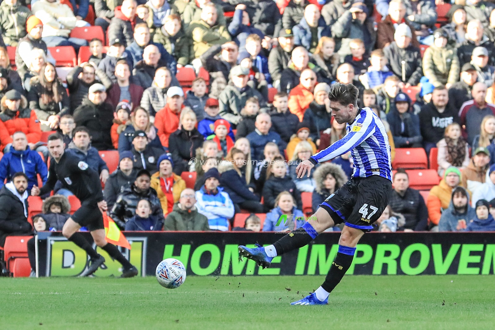 Josh Windas (47) of Sheffield Wednesday scores to make it 0-1