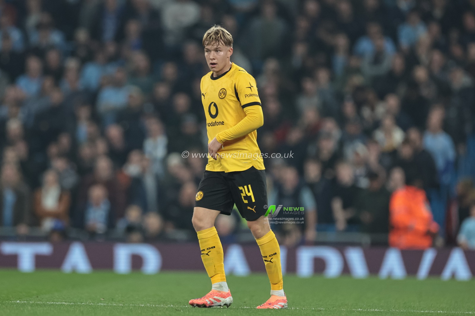 Daniel Svensson of Borussia Dortmund during the UEFA Champions League Matchday 4 of 8 Manchester City vs Borussia Dortmund at the City of Manchester Stadium, Manchester, United Kingdom, 5th November 2025

(Photo by Mark Cosgrove/News Images)

*** GER AUT SUI OUT ***