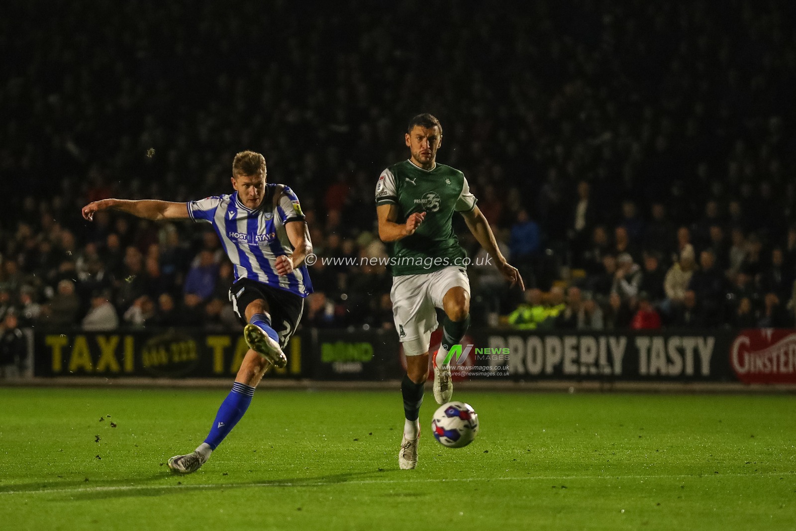 Michael Smith #24 of Sheffield Wednesday has a shot at goal during the Sky Bet League 1 match Plymouth Argyle vs Sheffield Wednesday at Home Park, Plymouth, United Kingdom, 4th October 2022

(Photo by Gareth Evans/News Images)