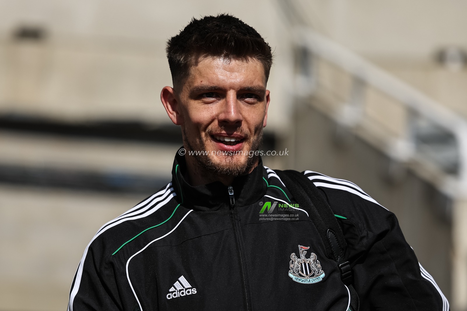 Nick Pope of Newcastle United arrives during the Premier League match Newcastle United vs Chelsea at St. James's Park, Newcastle, United Kingdom, 11th May 2025

(Photo by Mark Cosgrove/News Images)