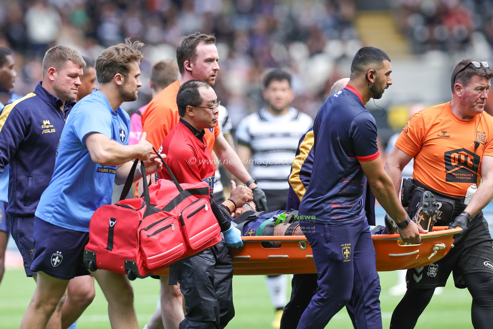 Samisoni Langi #21 of Wakefield Trinity gives the thumbs up as heâ€™s stretchered off during the Betfred Super League Round 21 match Hull FC vs Wakefield Trinity at MKM Stadium, Hull, United Kingdom, 6th August 2023

(Photo by Mark Cosgrove/News Images)