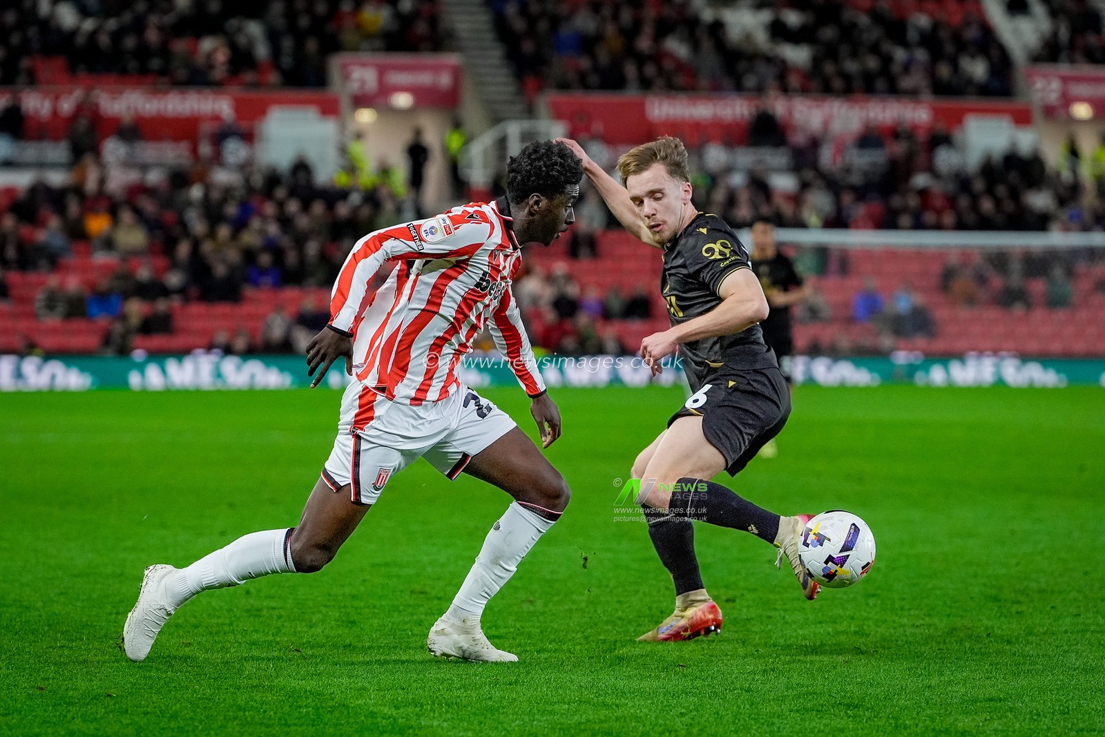 Jesurun Rak-Sakyi of Stoke City makes a run with the ball  during the Sky Bet Championship match Stoke City vs Oxford United at Bet365 Stadium, Stoke On Trent, United Kingdom on 25 February 2026

(Photo by Maynard Manyowa/News Images)
