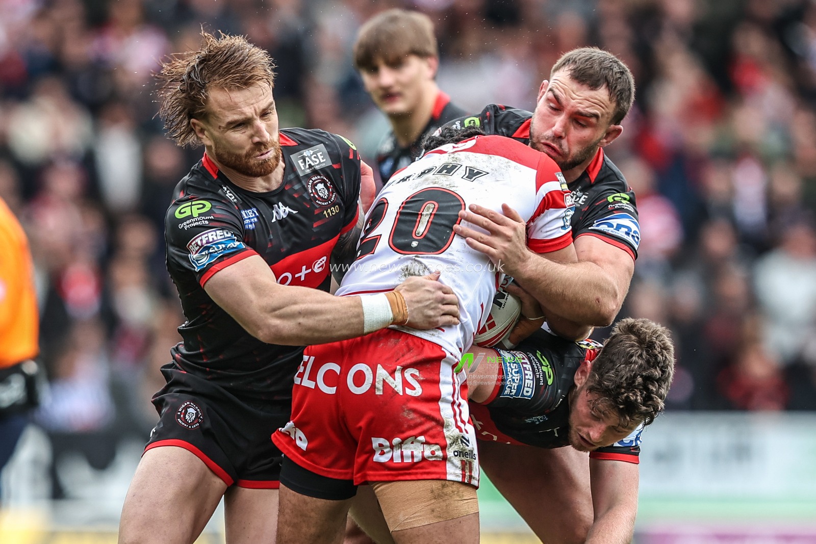 Lewis Murphy of St Helens is tackled by Adam Keighran of Wigan Warriors and Kaide Ellis of Wigan Warriors during the Betfred Super League round 7 match St Helens vs Wigan Warriors at The BrewDog Stadium, St Helens, United Kingdom on 03 April 2026

(Photo by Alfie Cosgrove/News Images)