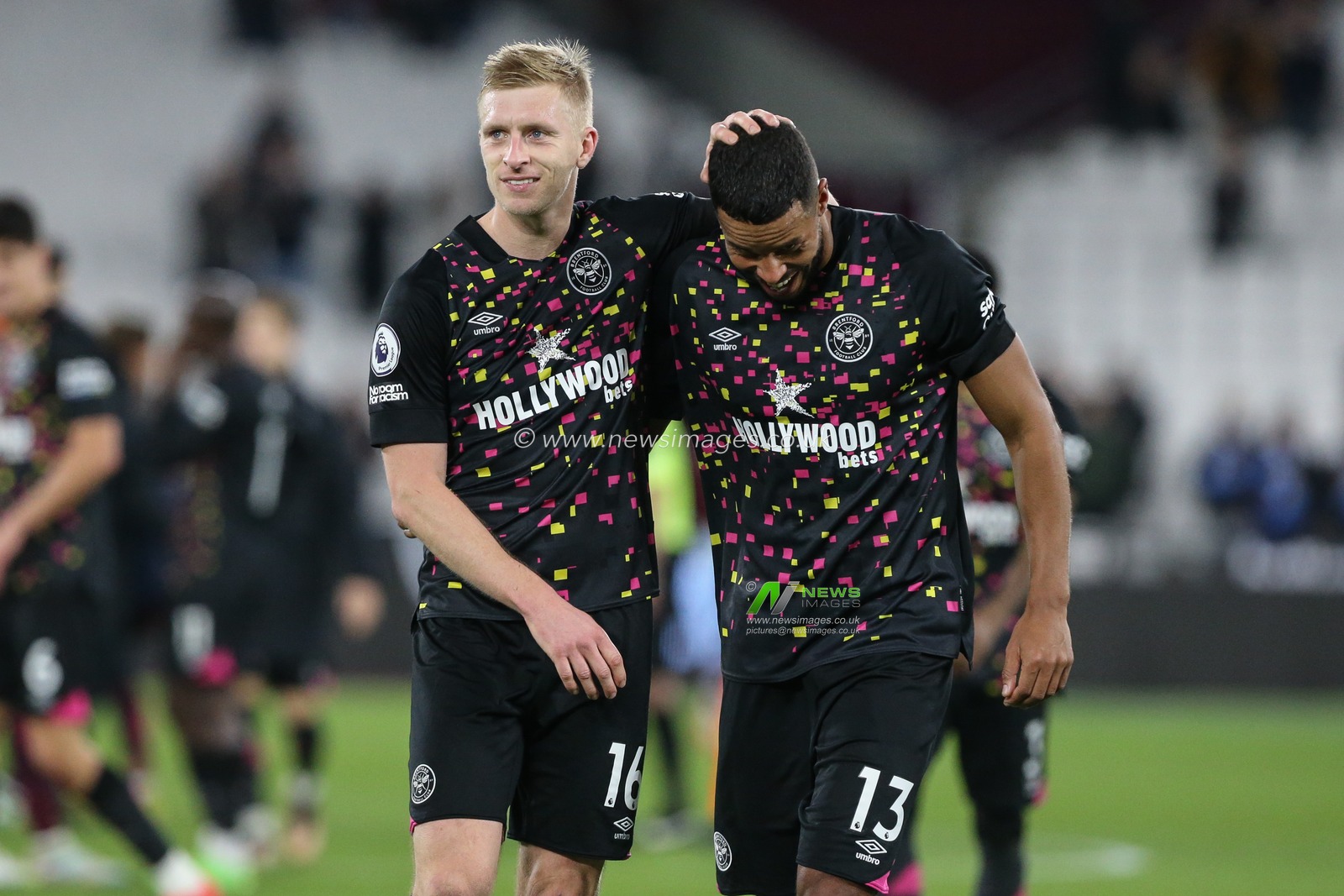 Ben Mee #16 and Mathias Zanka JÃ¸rgensen #13 of Brentford celebrate after the Premier League match West Ham United vs Brentford at London Stadium, London, United Kingdom, 30th December 2022

(Photo by Arron Gent/News Images)