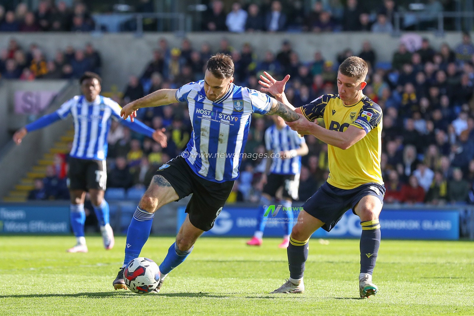 Lee Gregory #9 of Sheffield Wednesday in action during the Sky Bet League 1 match Oxford United vs Sheffield Wednesday at Kassam Stadium, Oxford, United Kingdom, 7th April 2023

(Photo by Gareth Evans/News Images)