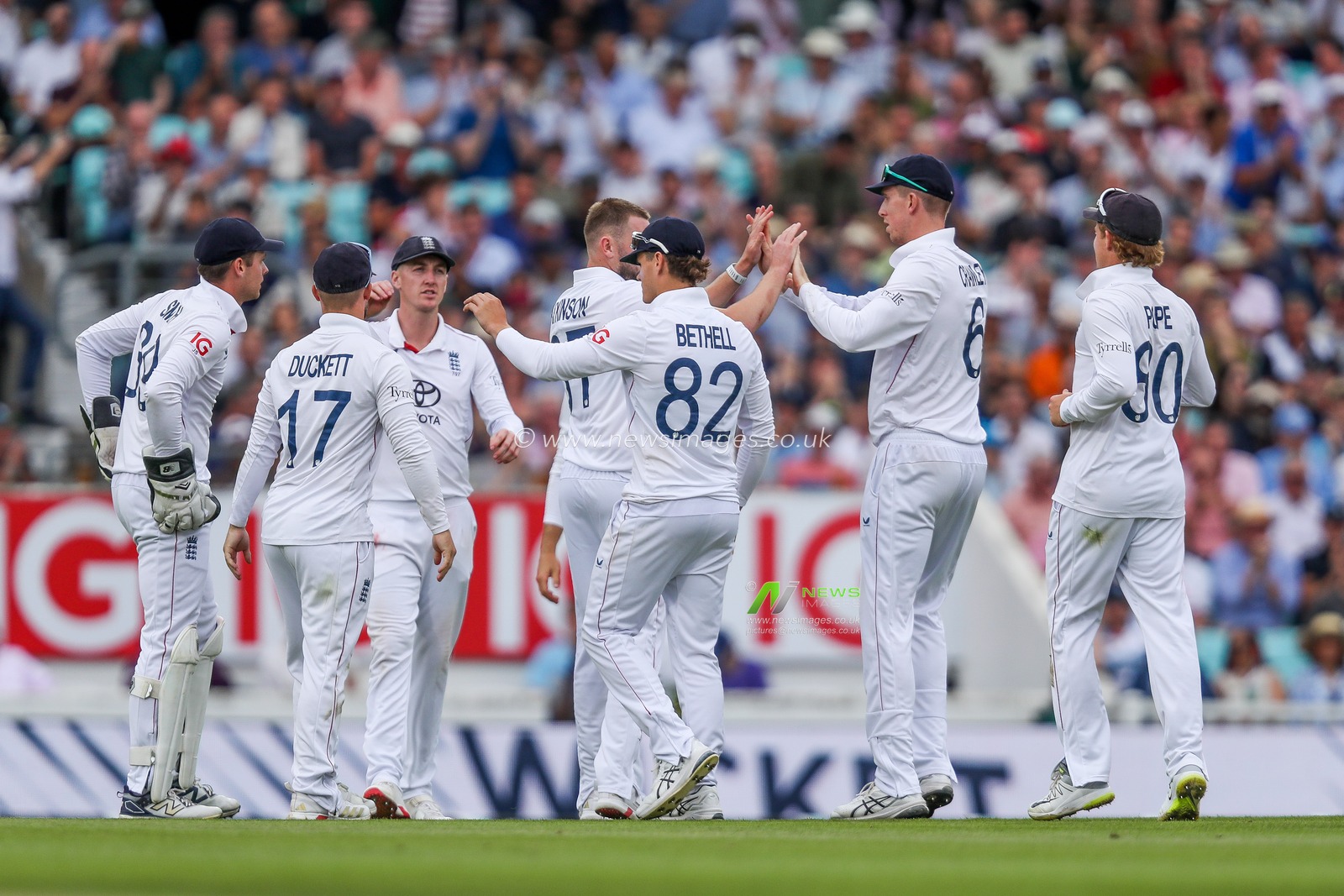 Gus Atkinson of England celebrates with teammates after the dismissal of Karun Nair of India during the 5th Rothesay Test Match Day 3 England vs India at The Kia Oval, London, United Kingdom, 2nd August 2025

(Photo by Izzy Poles/News Images)