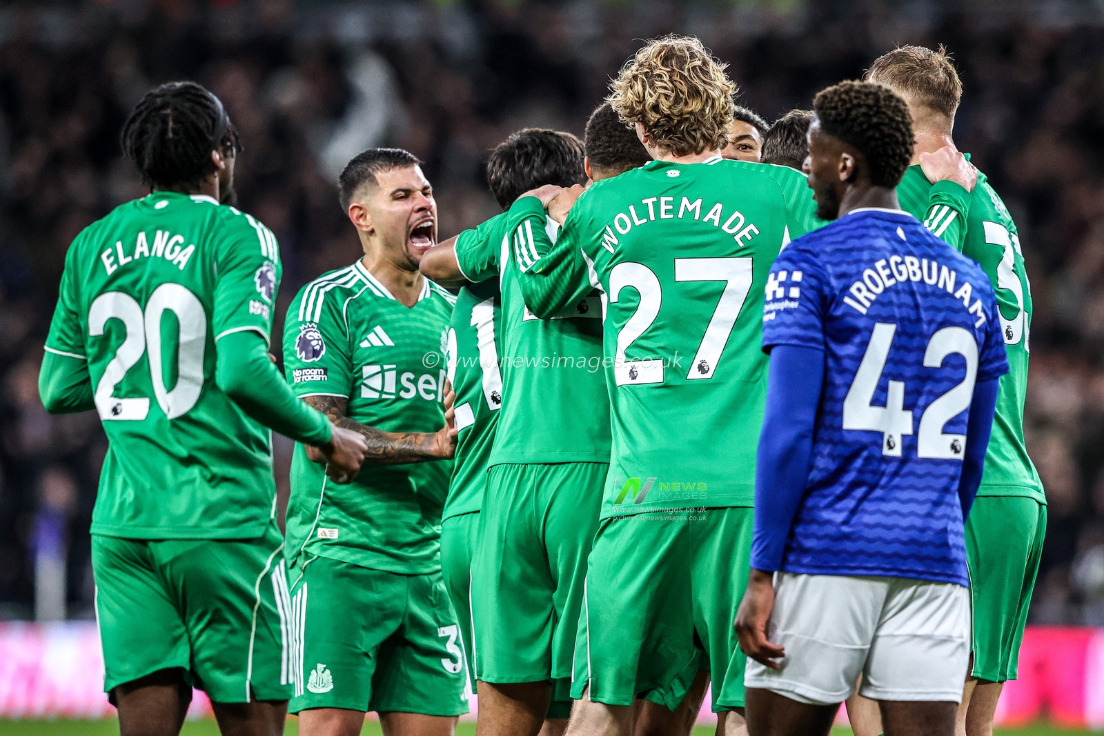 Lewis Miley of Newcastle United celebrates his goal to make it 0-2 during the Premier League match Everton vs Newcastle United at Hill Dickinson Stadium, Liverpool, United Kingdom, 29th November 2025

(Photo by Alfie Cosgrove/News Images)

*** GER AUT SUI OUT ***
