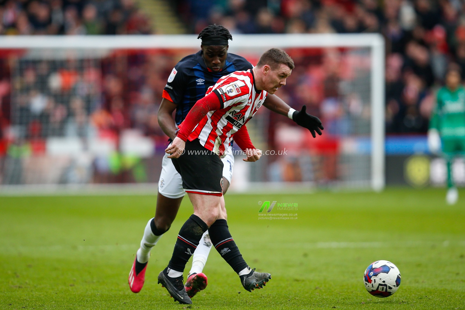 Elijah Adebayo #11 of Luton Town and John Fleck #4 of Sheffield United during the Sky Bet Championship match Sheffield United vs Luton Town at Bramall Lane, Sheffield, United Kingdom, 11th March 2023

(Photo by Ben Early/News Images)
