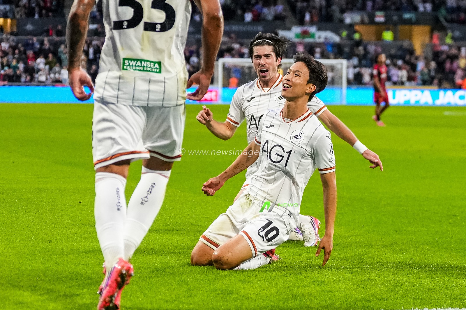 Eom Ji-Sung of Swansea City celebrates scoring his teams first goal during the Sky Bet Championship match Swansea City vs Watford at Swansea.com Stadium, Swansea, United Kingdom on 01 September 2026

(Photo by Andrew Lewis/News Images)