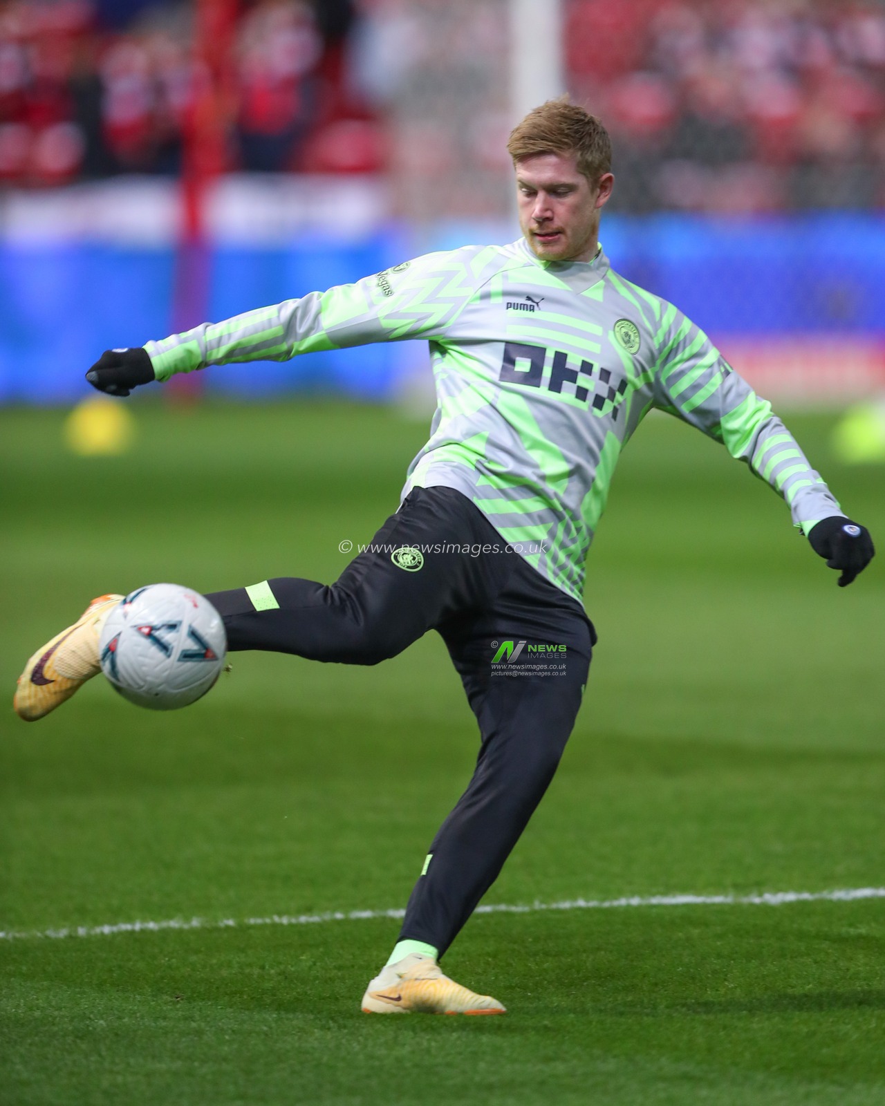 Kevin De Bruyne #17 of Manchester City during the pre-game warm up ahead of the Emirates FA Cup Fifth Round match Bristol City vs Manchester City at Ashton Gate, Bristol, United Kingdom, 28th February 2023

(Photo by Gareth Evans/News Images)