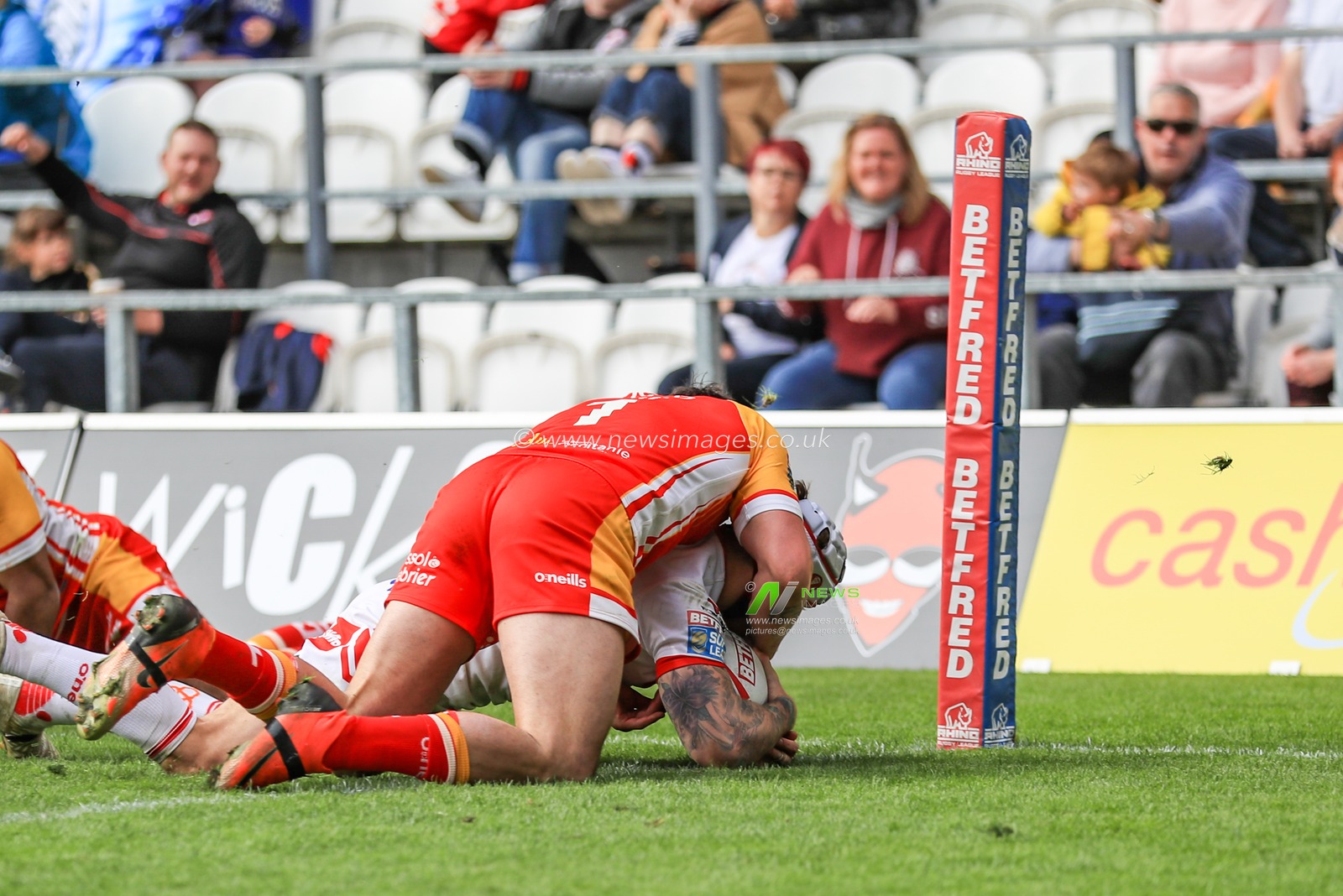 28th April 2019 , Totally Wicked Stadium, St Helens, England;  Betfred Super League, Round 13, St Helens vs Catalans Dragons ; Theo Fages (6) of St Helens goes over for a try 

Credit: Mark Cosgrove/News Images