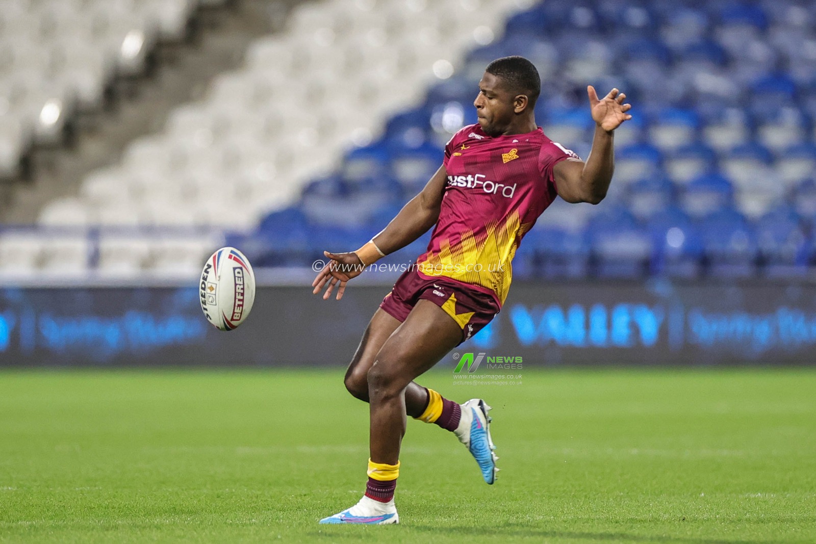 Jermaine McGillvary #2 of Huddersfield Giants in the pre-game warm up session during the Betfred Super League Round 2 match Huddersfield Giants vs Warrington Wolves at John Smith's Stadium, Huddersfield, United Kingdom, 24th February 2023

(Photo by Mark Cosgrove/News Images)