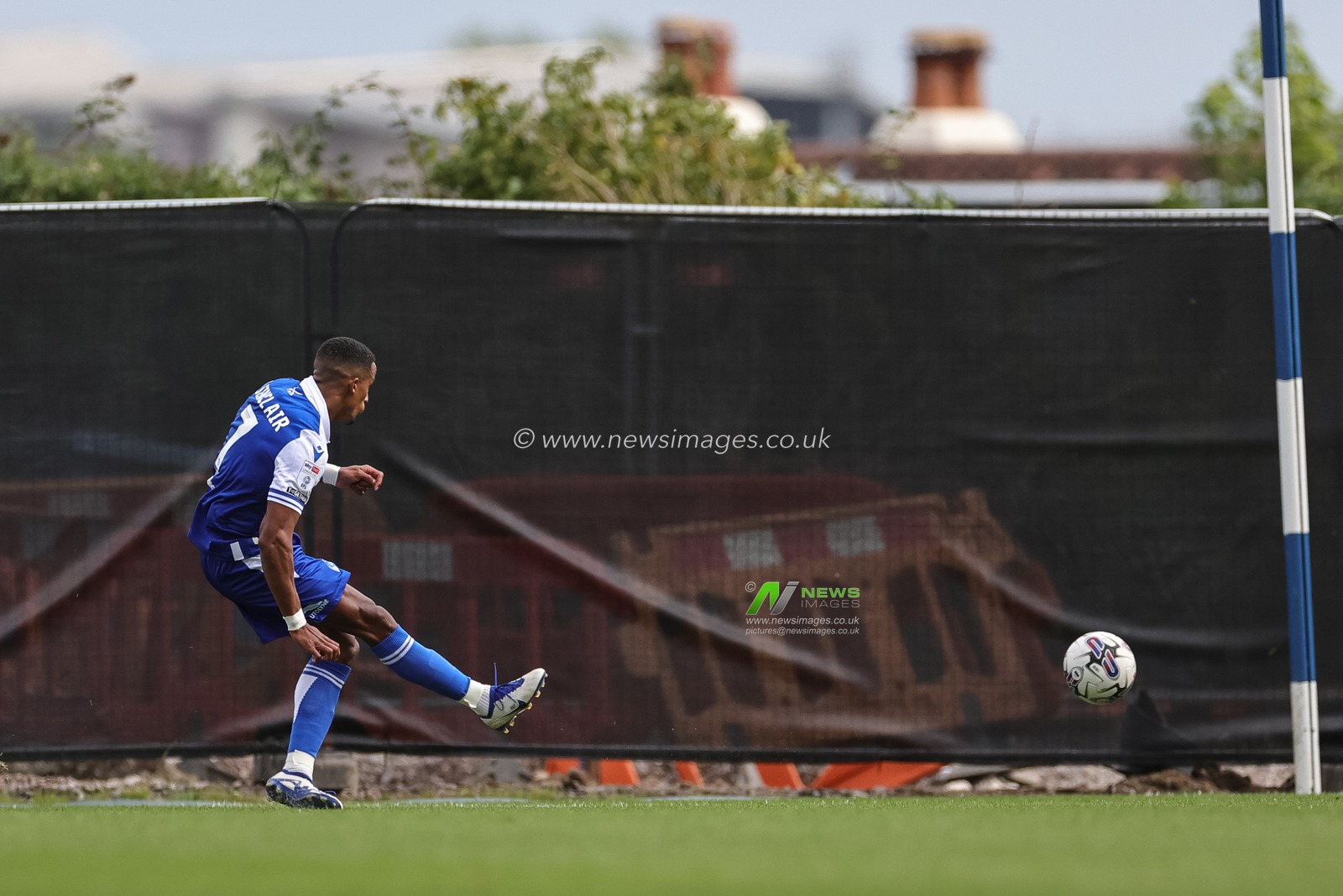 Scott Sinclair of Bristol Rovers scores to make it 1-1 during the Sky Bet League 1 match Bristol Rovers vs Barnsley at Memorial Stadium, Bristol, United Kingdom, 12th August 2023

(Photo by Mark Cosgrove/News Images)