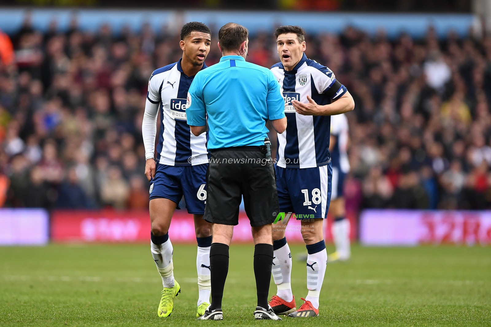 16th February 2019, Villa Park, Birmingham, England ; Sky Bet Championship, Aston Villa vs West Bromwich Albion : Referee James Linington has words with Gareth Barry (18) of West Bromwich Albion 

Credit: Jon Hobley/News Images

English Football League images are subject to DataCo Licence