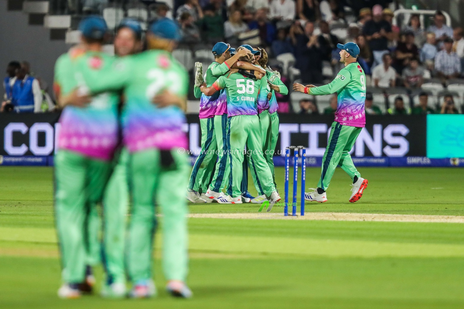 Oval Invincibles celebrate winning Th Hundred following the The Hundred match Oval Invincibles vs Southern Brave at The Kia Oval, London, United Kingdom, 8th August 2024

(Photo by Izzy Poles/News Images)