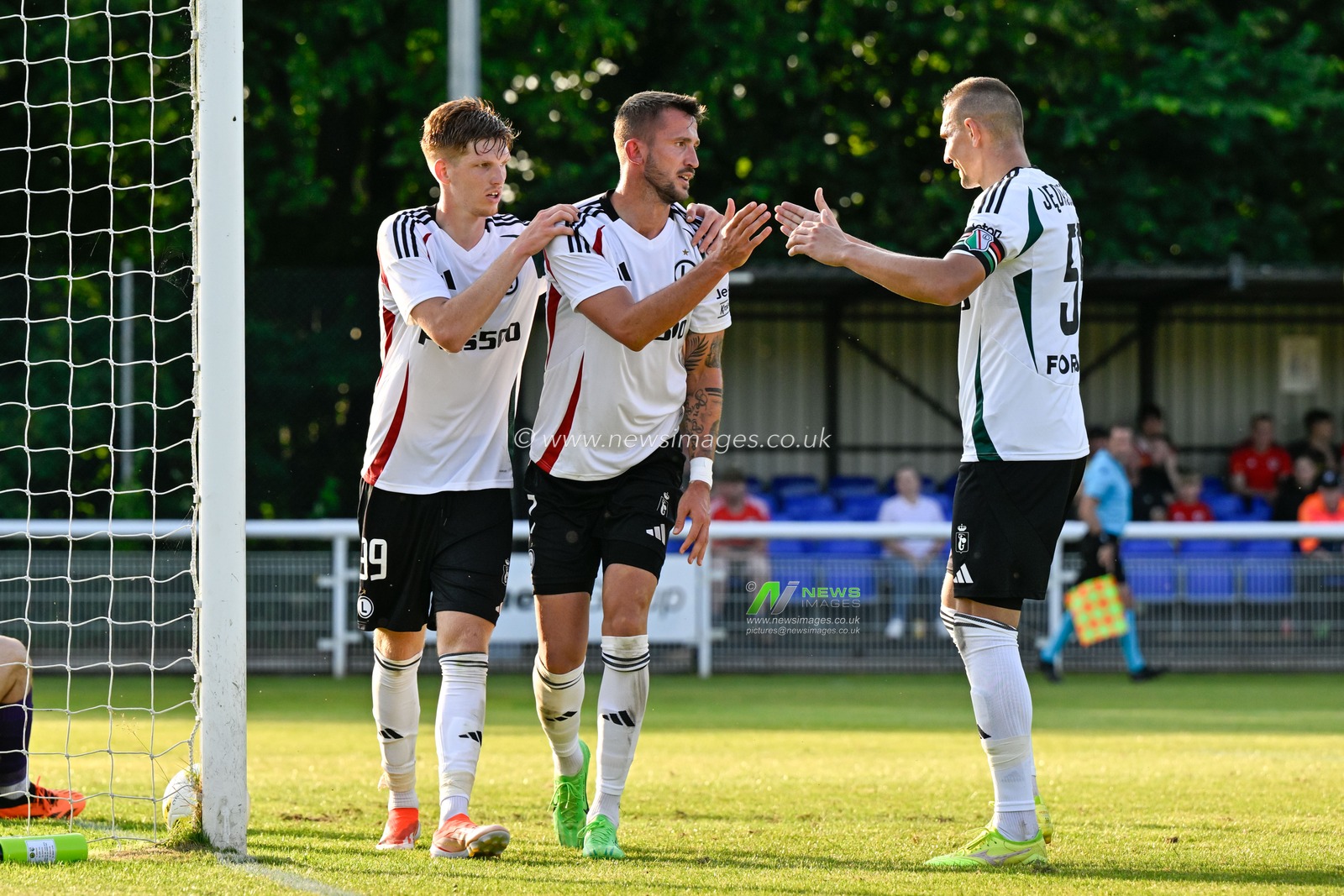 TomÃ¡Å¡ Pekhart of Legia Warszawa celebrates his goal to make it 0-3 Legia Warsaw during the UEFA Europa Conference League Second Qualifying Round 2nd leg match Caernarfon Town vs Legia Warsaw at Nantporth, Bangor, United Kingdom, 1st August 2024

(Photo by Cody Froggatt/News Images)