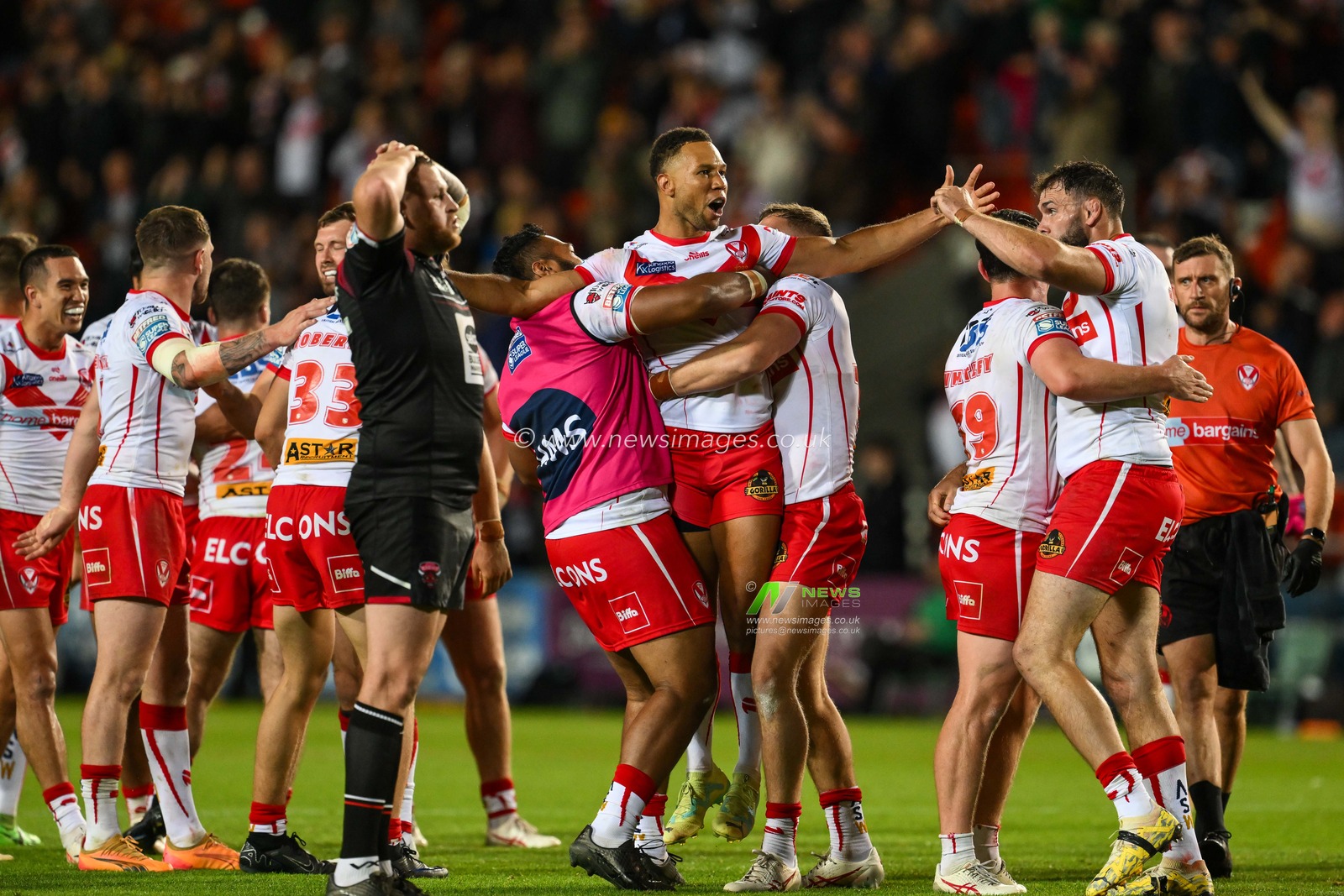 Moses Mbye of St. Helens celebrates his drop goal in extra time to win Betfred Super League Round 21 match St Helens vs Salford Red Devils at Totally Wicked Stadium, St Helens, United Kingdom, 8th August 2024

(Photo by Craig Thomas/News Images)
