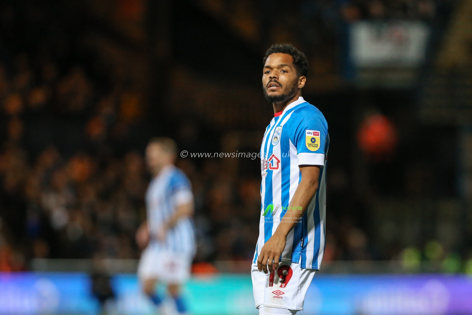 Duane Holmes #19 of Huddersfield Town during the Sky Bet Championship match Luton Town vs Huddersfield Town at Kenilworth Road, Luton, United Kingdom, 4th October 2022

(Photo by Arron Gent/News Images)