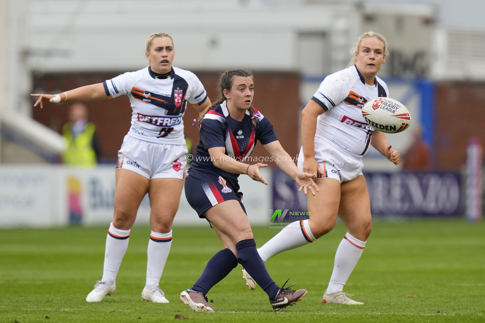 Fanny Ramos #9 of France passes the ball during the Mid Season International match England Women vs France Women at Halliwell Jones Stadium, Warrington, United Kingdom, 29th April 2023

(Photo by Steve Flynn/News Images)