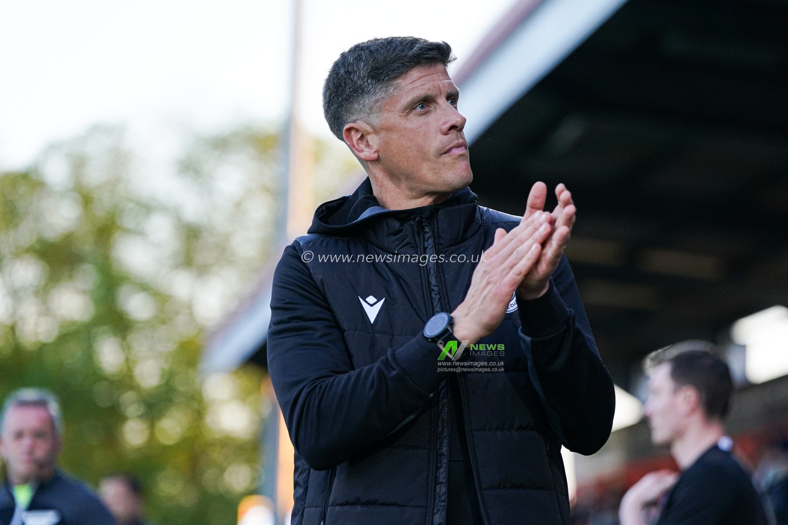 Alex Revell manager of Stevenage during the Sky Bet League 1 match Stevenage vs Birmingham City at Lamex Stadium, Stevenage, United Kingdom, 24th April 2025

(Photo by Harvey Murphy/News Images)
