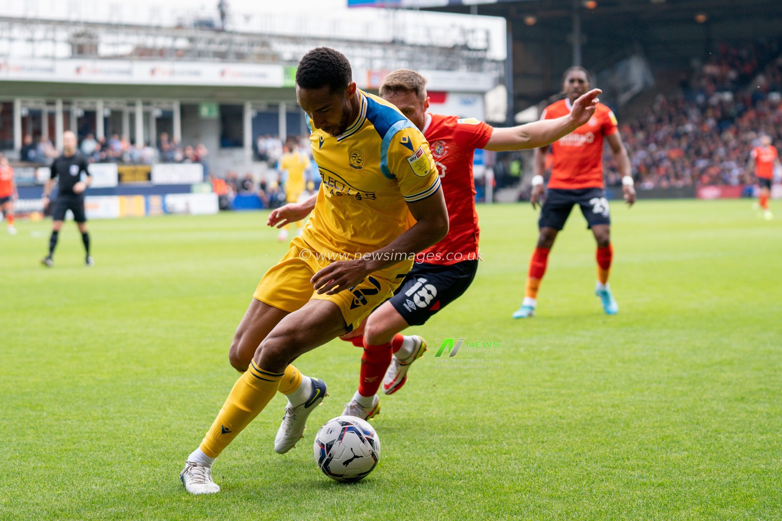 Terell Thomas #12 of Reading battle for the ball with Jordan Clark #18 of Luton Town