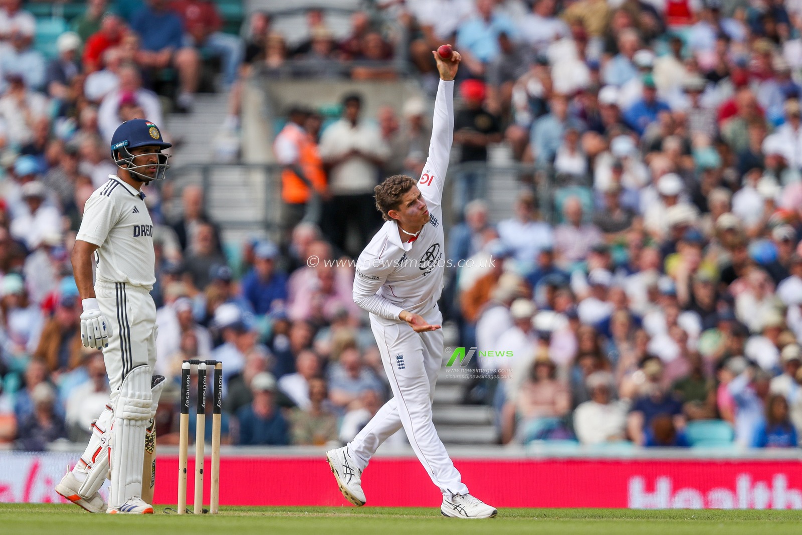 Jacob Bethell of England bowls during the 5th Rothesay Test Match Day 3 England vs India at The Kia Oval, London, United Kingdom, 2nd August 2025

(Photo by Izzy Poles/News Images)