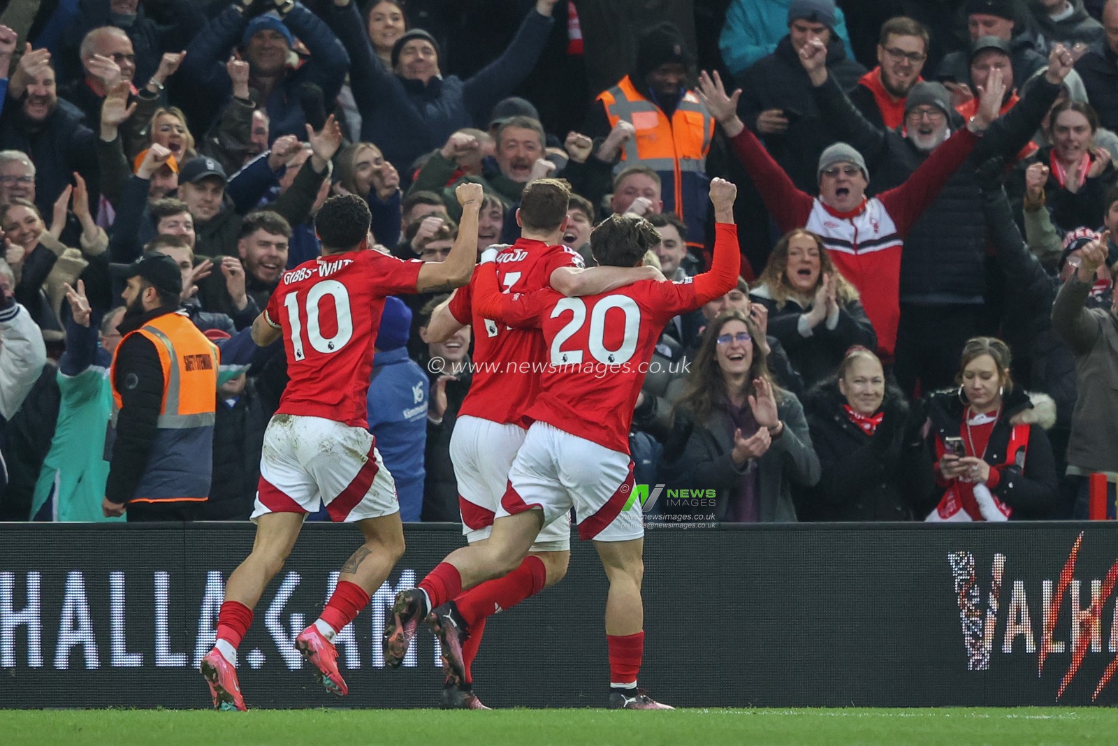 Chris Wood of Nottingham Forest celebrates his goal to make it 3-0 during the Premier League match Nottingham Forest vs Southampton at City Ground, Nottingham, United Kingdom, 19th January 2025

(Photo by Alfie Cosgrove/News Images)