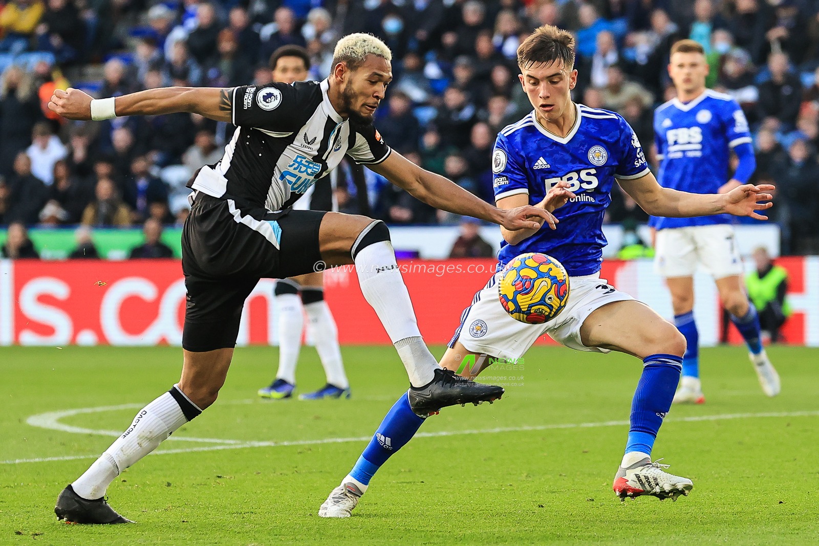 Joe linton #7 of Newcastle United and Luke Thomas #33 of Leicester City battles for the ball