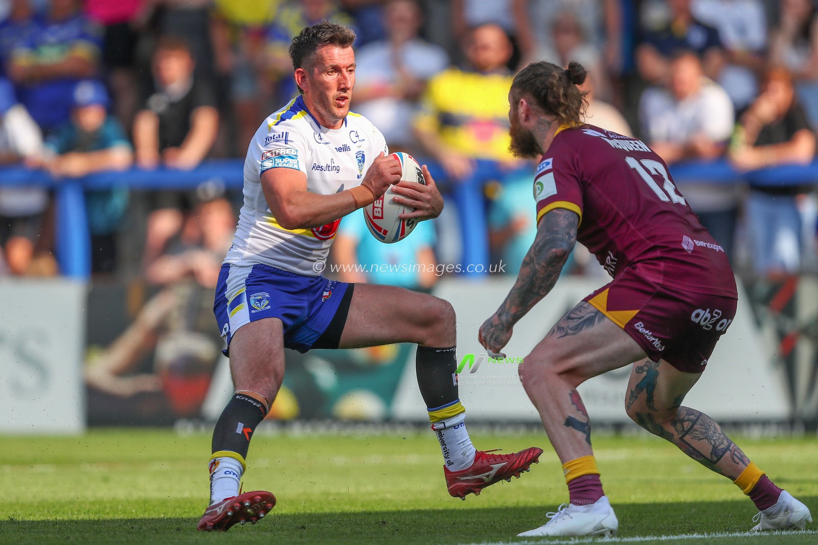 Stefan Ratchford #4 of Warrington Wolves in action during the Betfred Super League Round 15 match Warrington Wolves vs Huddersfield Giants at Halliwell Jones Stadium, Warrington, United Kingdom, 10th June 2023

(Photo by Gareth Evans/News Images)