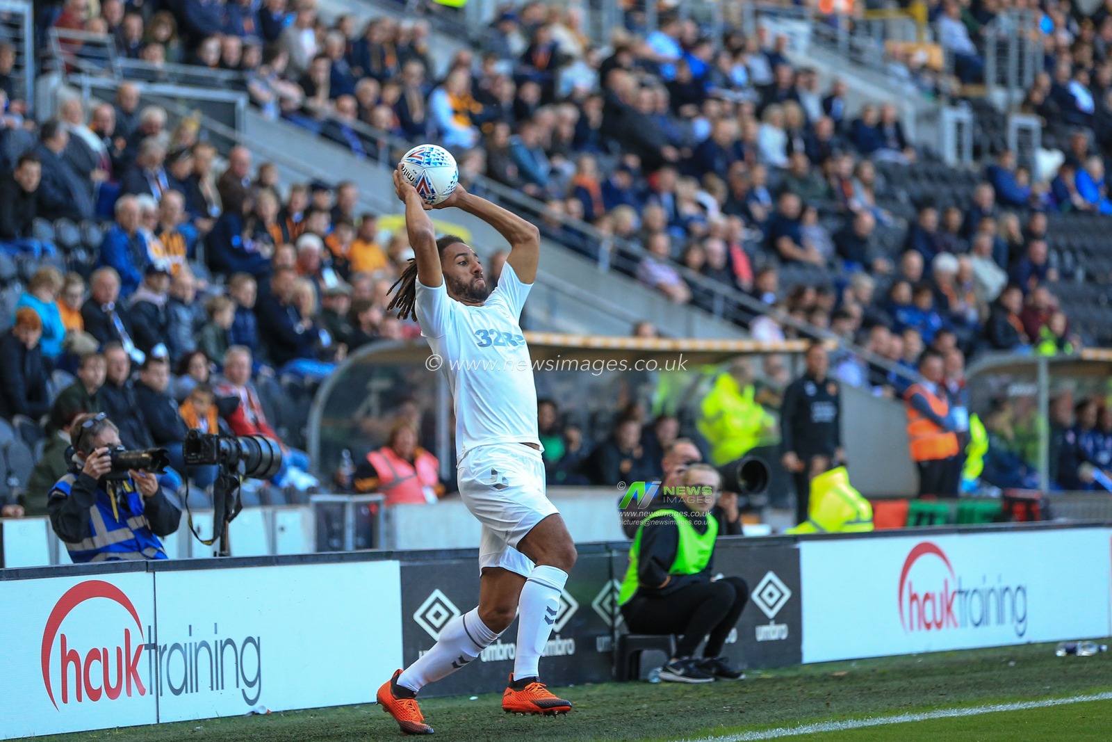 29th September 2018, KCOM Stadium, Hull , England; Sky Bet Championship, Hull City v Middlesbrough ; Ryan Shotton (05) of Middlesbrough takes a long throw into the box 

Credit:   Mark Cosgrove/News Images

English Football League images are subject to DataCo Licence