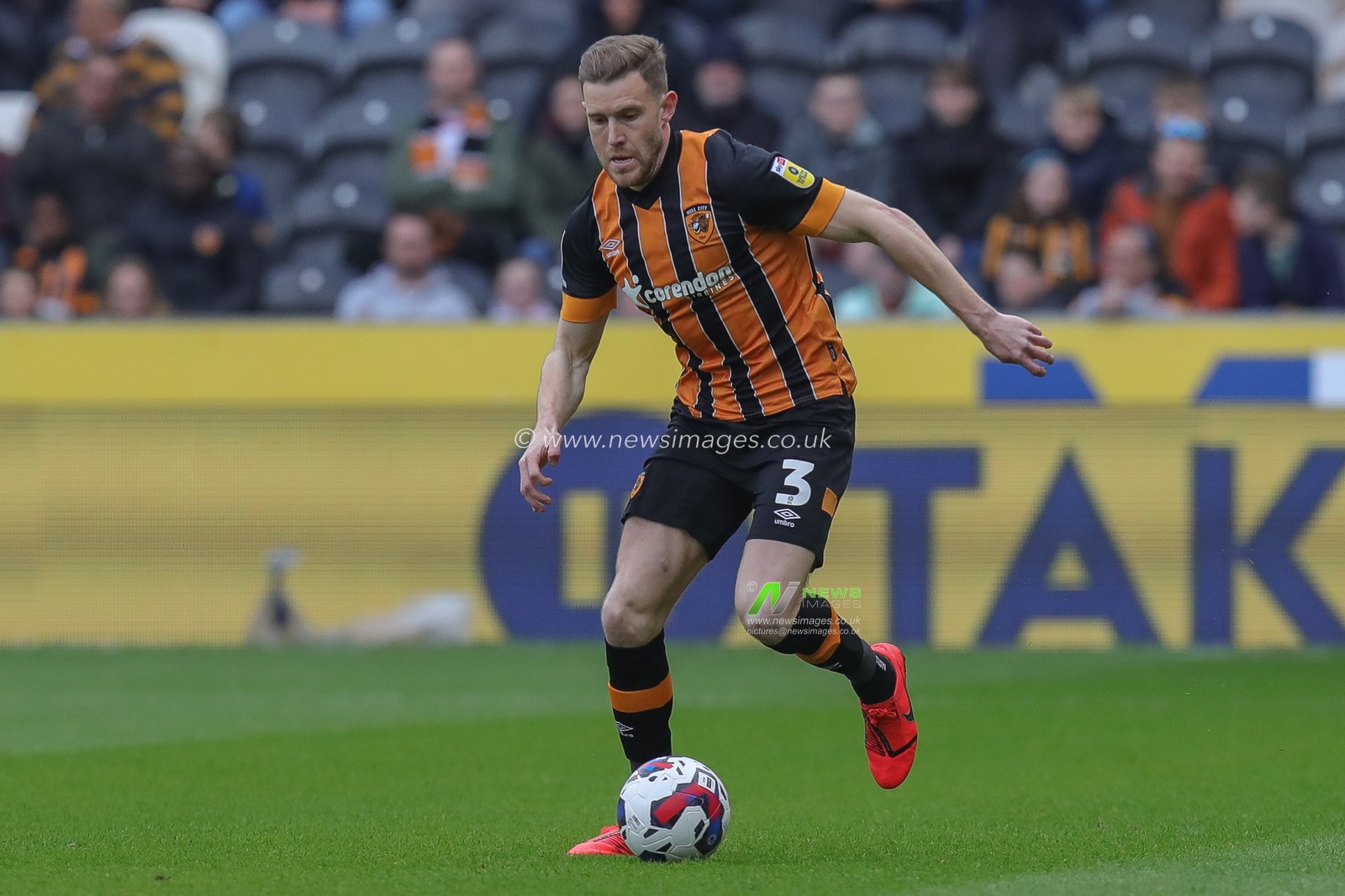 Callum Elder #3 of Hull City on the ball during the Sky Bet Championship match Hull City vs Watford at MKM Stadium, Hull, United Kingdom, 22nd April 2023

(Photo by James Heaton/News Images)
