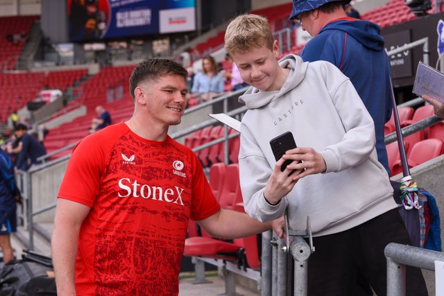 Owen Farrell of Saracens takes a selfie with a fan during the Gallagher PREM match Bristol Bears vs Saracens at Ashton Gate, Bristol, United Kingdom on 09 May 2026

(Photo by Alex Williamson/News Images)