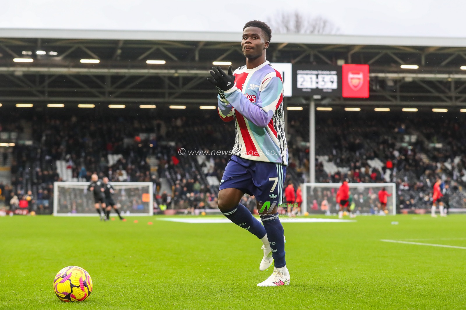 Bukayo Saka of Arsenal during the pre-game warmup ahead of the Premier League match Fulham vs Arsenal at Craven Cottage, London, United Kingdom, 8th December 2024

(Photo by Gareth Evans/News Images)