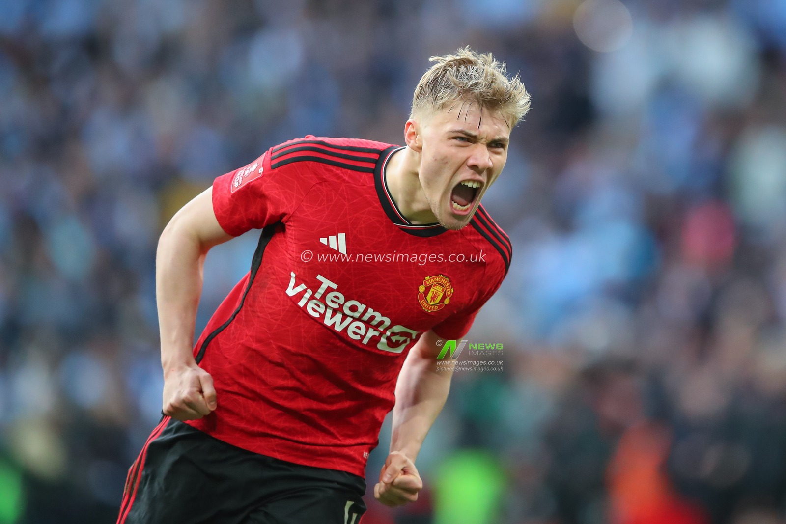 Rasmus HÃ¸jlund of Manchester United celebrates his match winning penalty during the penalty shootout, during the Emirates FA Cup Semi-Final match Coventry City vs Manchester United at Wembley Stadium, London, United Kingdom, 21st April 2024

(Photo by Gareth Evans/News Images)