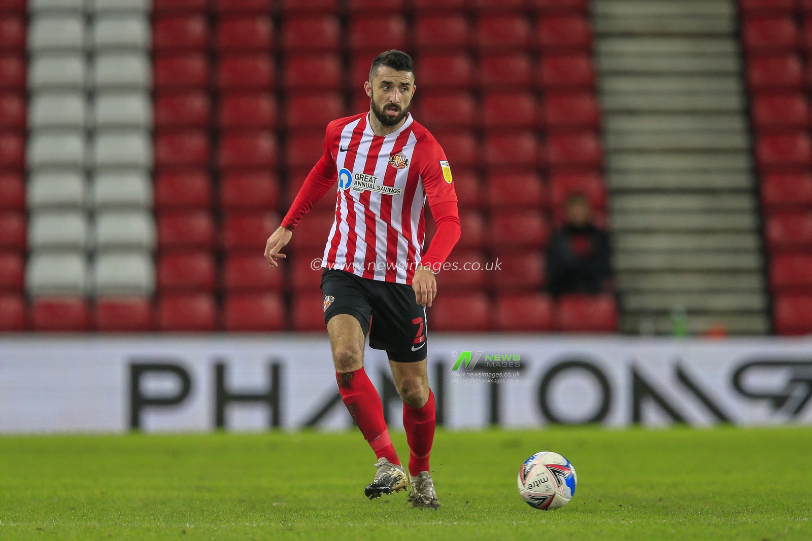 Conor McLaughlin #2 of Sunderland with the ball