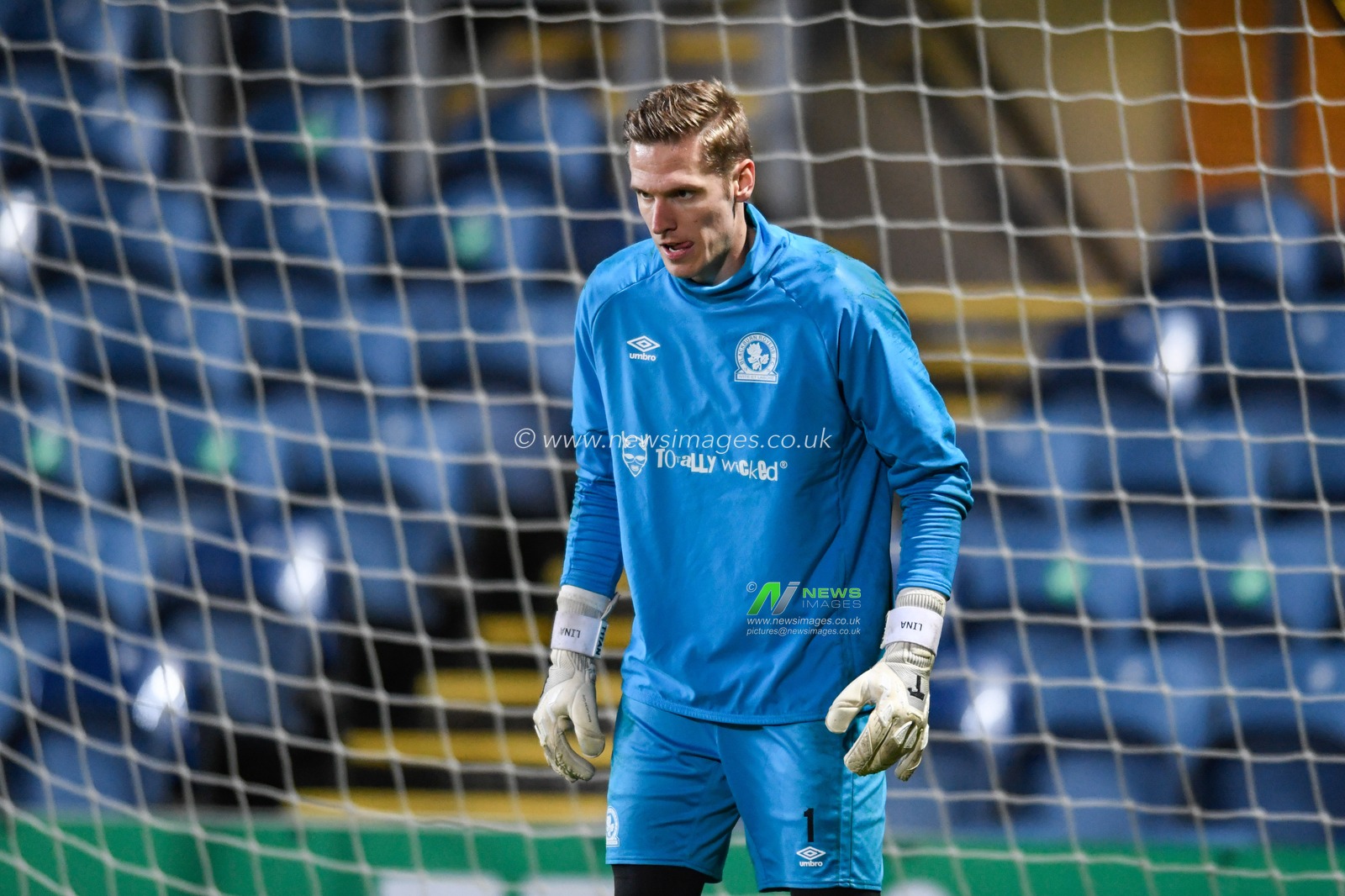 Thomas Kaminski #1 of Blackburn Rovers warming up before the game