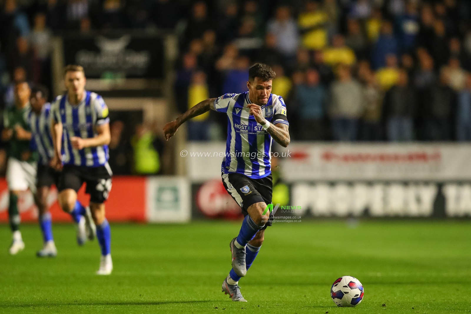 Marvin Johnson #18 of Sheffield Wednesday runs with the ball  during the Sky Bet League 1 match Plymouth Argyle vs Sheffield Wednesday at Home Park, Plymouth, United Kingdom, 4th October 2022

(Photo by Gareth Evans/News Images)