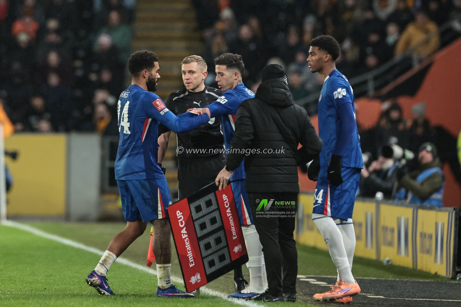Reece James of Chelsea is substituted for Enzo Fernandez of Chelsea during the Emirates FA Cup 4th Round match Hull City vs Chelsea at MKM Stadium, Hull, United Kingdom on 13 February 2026

(Photo by Mark Cosgrove/News Images)