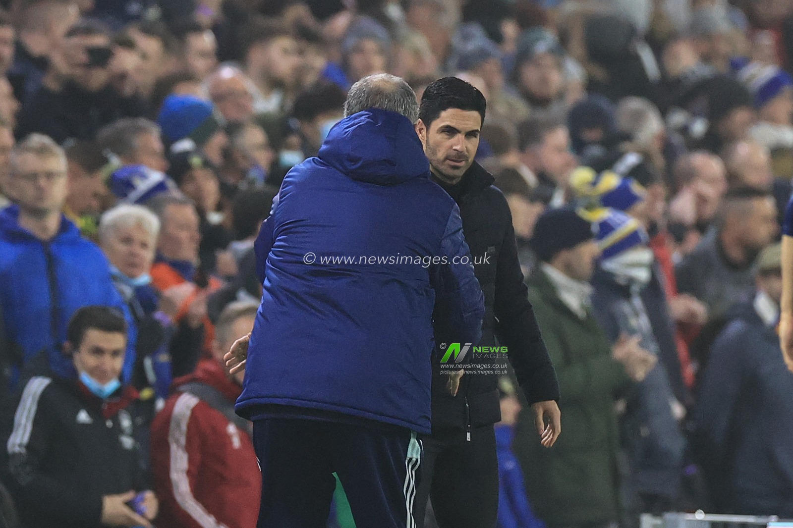 Marcelo Bielsa manager of Leeds United shakes the hand of Mikel Arteta manager of Arsenal