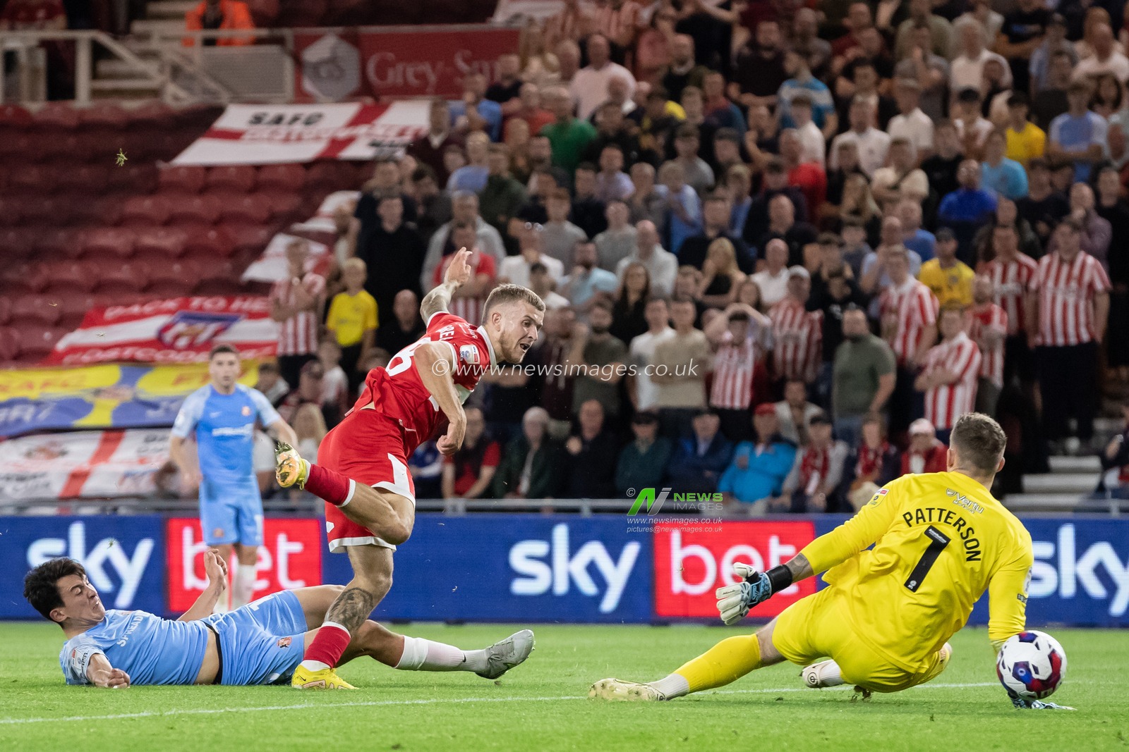 Riley McGree #8 of Middlesbrough shoots at goal and scores to make it 1-0 in the first half of the Sky Bet Championship match Middlesbrough vs Sunderland at Riverside Stadium, Middlesbrough, United Kingdom, 5th September 2022

(Photo by James Heaton/News Images)