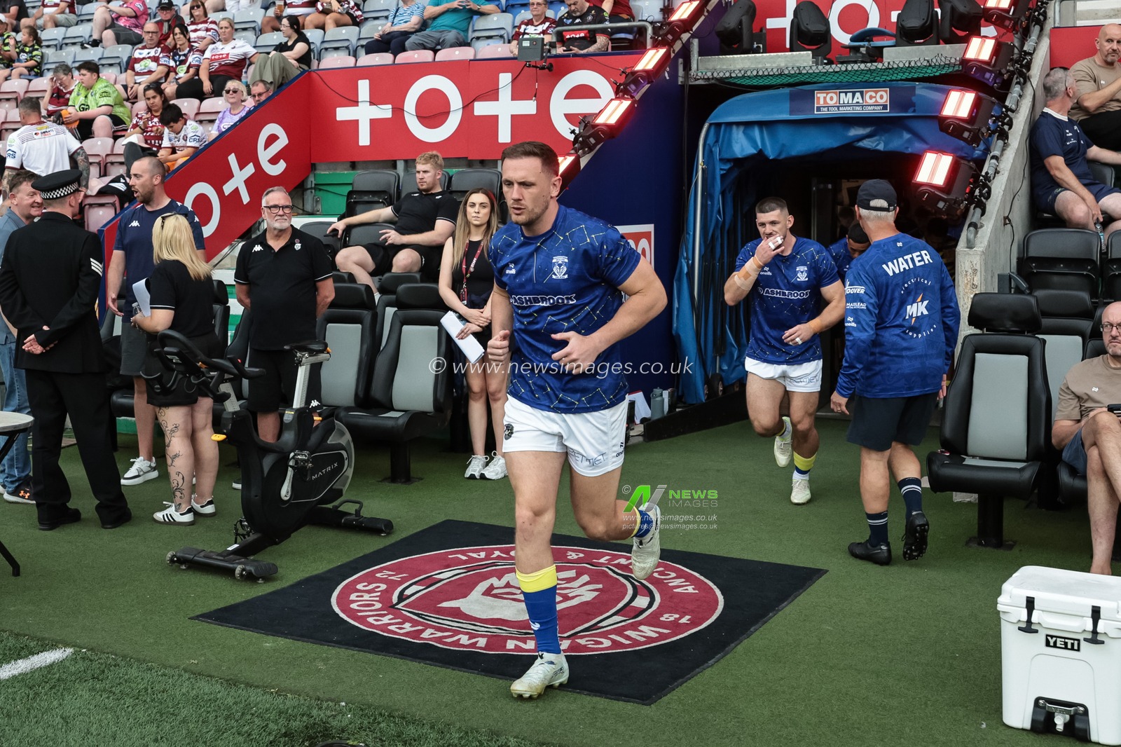 Ben Currie of Warrington Wolves in the pre-game warm up during the Betfred Super League round 18 match Wigan Warriors vs Warrington Wolves at The Brick Community Stadium, Wigan, United Kingdom on 10 July 2026

(Photo by Mark Cosgrove/News Images)