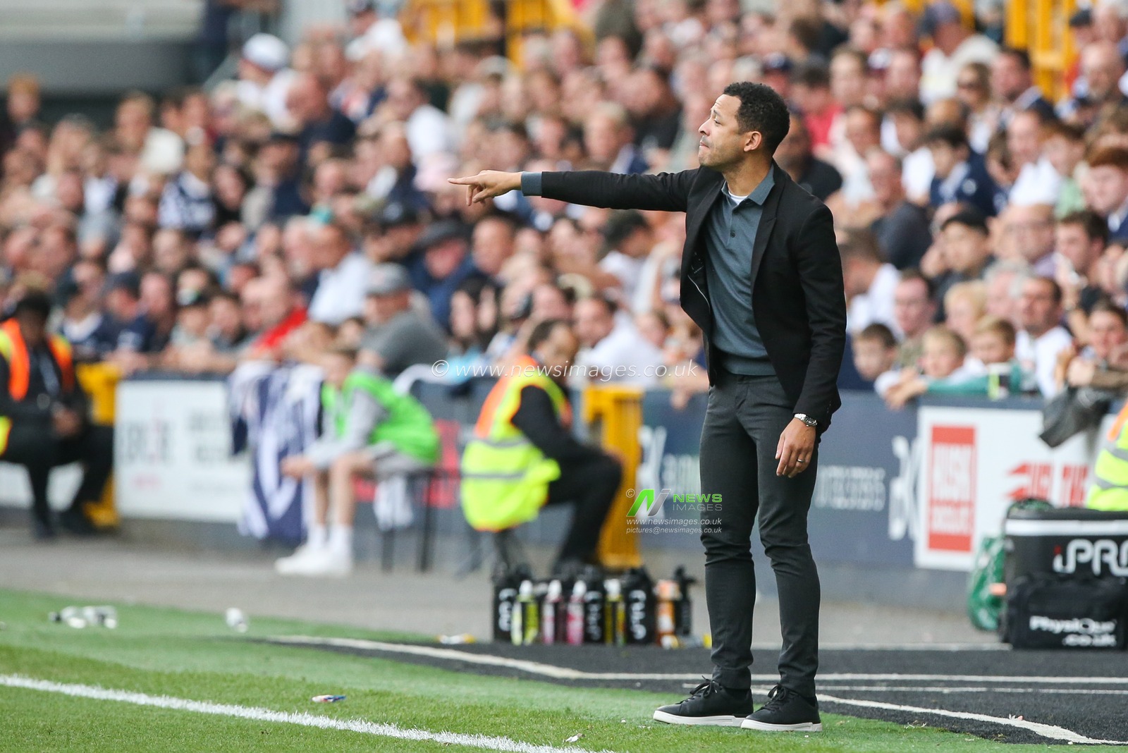 Hull City manager Liam Rosenior issues instructions during the Sky Bet Championship match Millwall vs Hull City at The Den, London, United Kingdom, 7th October 2023

(Photo by Arron Gent/News Images)